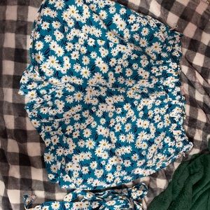 Daisy paper bag styled shorts